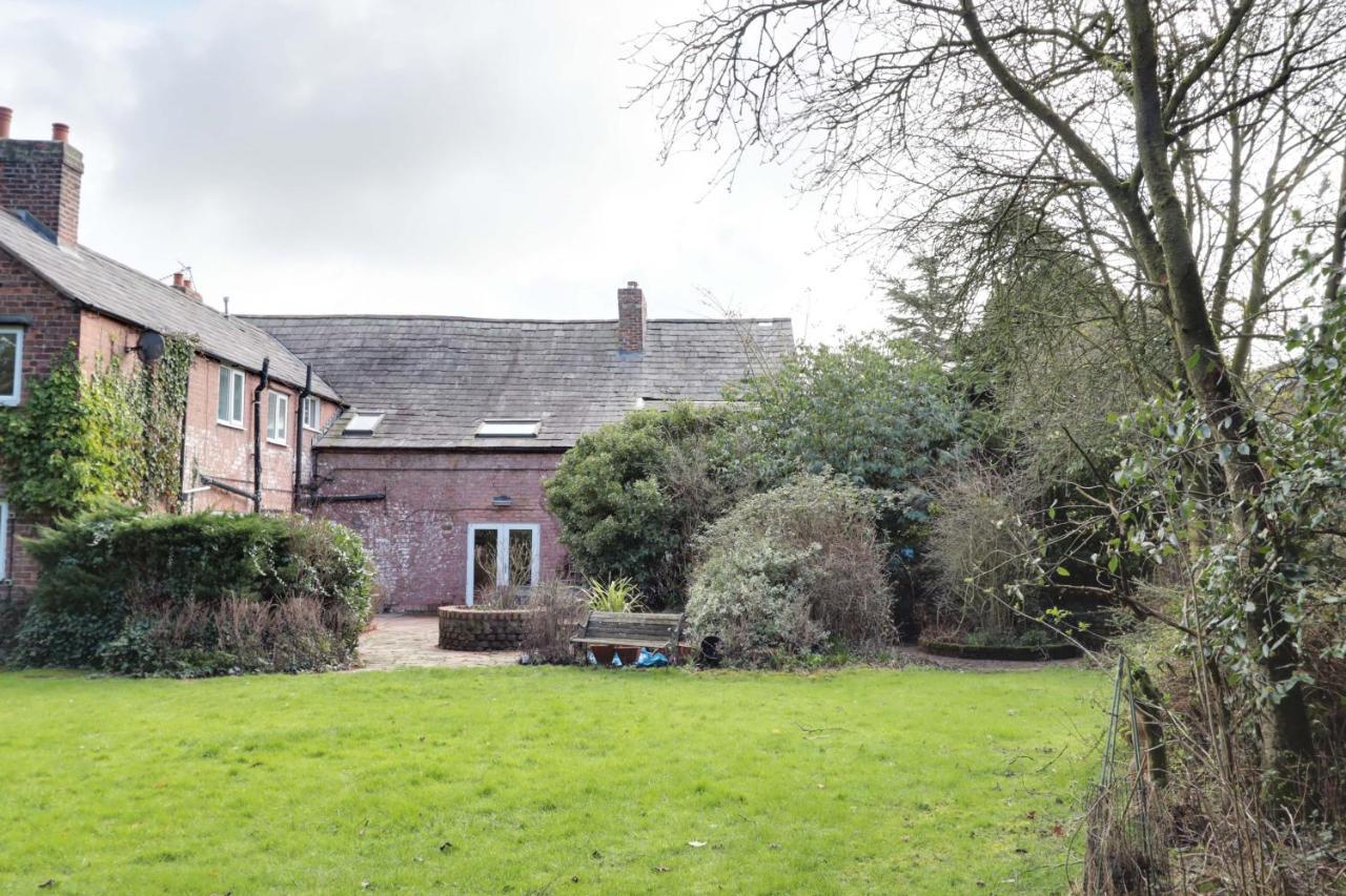 Вилла Bretton House Farm Retreat Честер Экстерьер фото